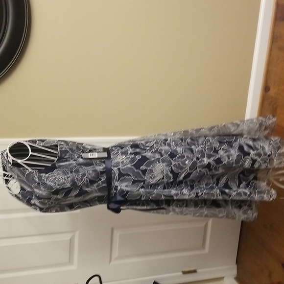 Stunning Tahari navy and white dress NWT - Picture 5 of 15